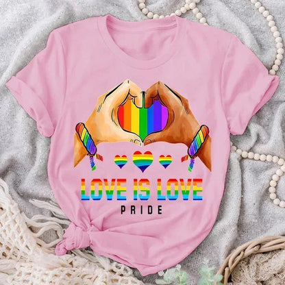 Haut LGBTQ+ femme - T-shirt Love Is Love grande taille